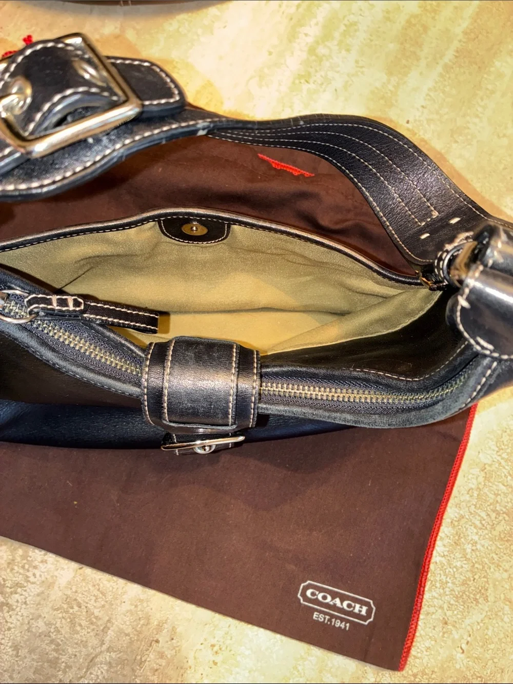 COACH VTG Hamptons 7548 Black Leather mid-sized Buckle Hobo, with dust bag. Euc